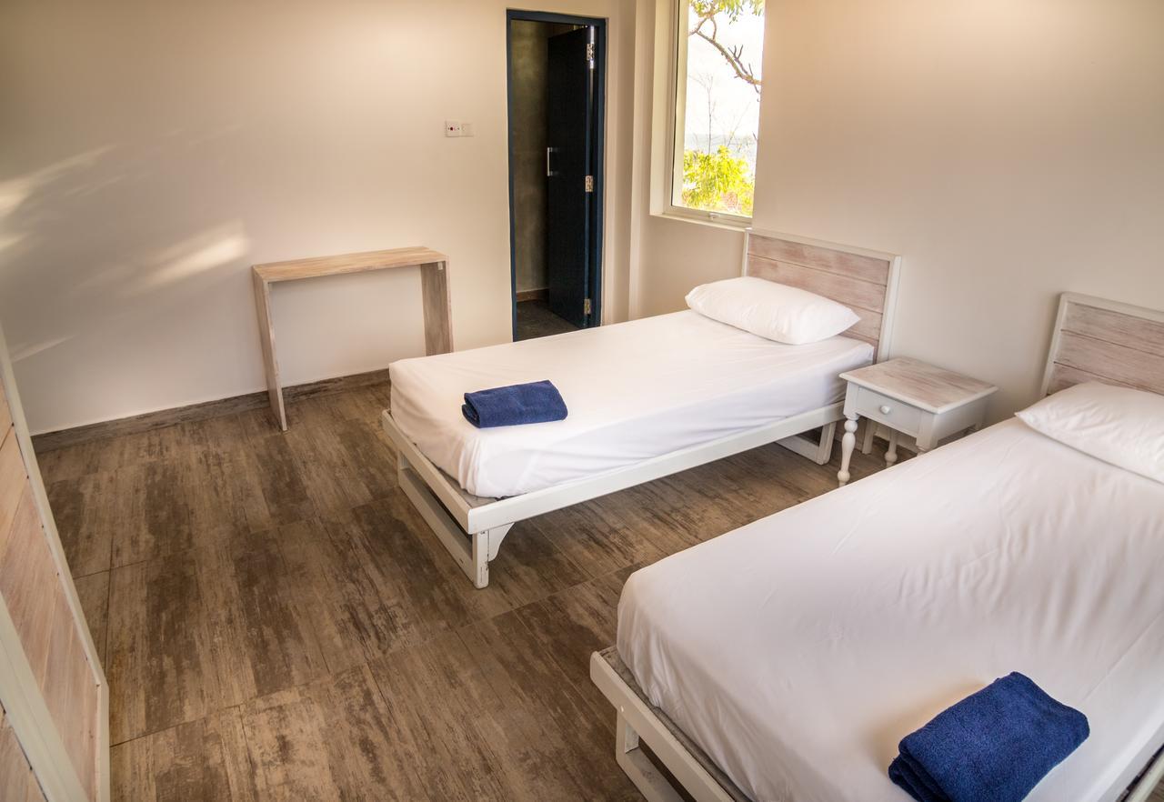 Island Hostels Mount Lavinia Дехивала-Маунт-Лавиния Экстерьер фото